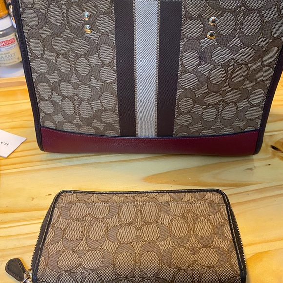 Coach Dempsey tote with wallet - Picture 9 of 16